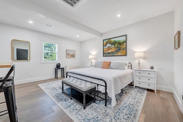 1 bedroom, desk, iron/ironing board, free WiFi