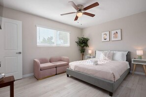5 habitaciones, tabla de planchar con plancha y cuna de viaje