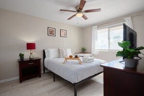 5 bedrooms, desk, iron/ironing board, travel crib