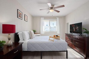 5 habitaciones, tabla de planchar con plancha y cuna de viaje 