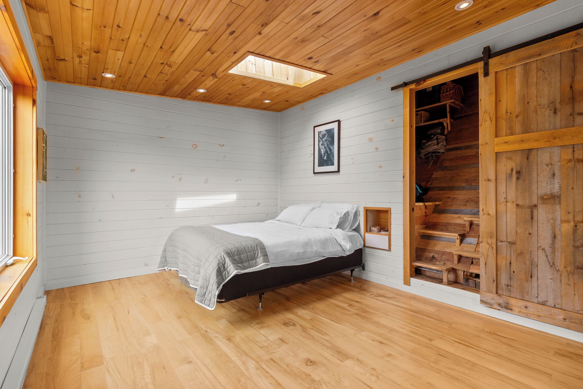 2 室のベッドルーム、アイロン /   アイロン台、WiFi (無料)、ベッドシーツ