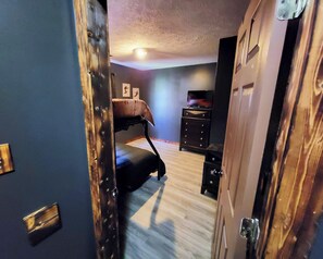 3 bedrooms, iron/ironing board, Internet, bed sheets
