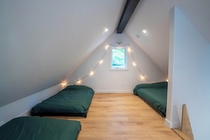 WiFi, bed sheets