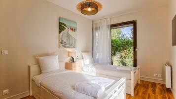 Apartemen | 3 kamar tidur, ruang kerja ramah laptop, dan setrika/meja setrika