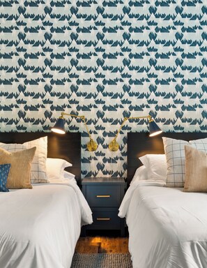 5 bedrooms, desk, iron/ironing board, travel crib