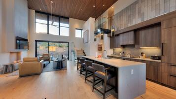 Refrigerador, microondas, horno, placa de cocina