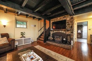 Smart-tv, eldstad och tv-spel