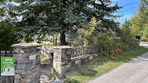 House | Meja sambut tetamu