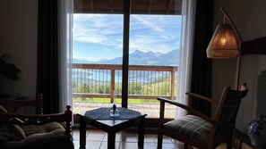 House | Pemandangan dari hartanah