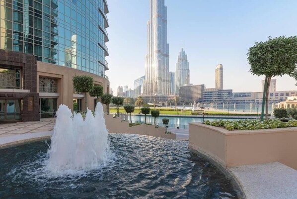 Pool - Spacious 1BR Next to Burj Khalifa (Dubai)