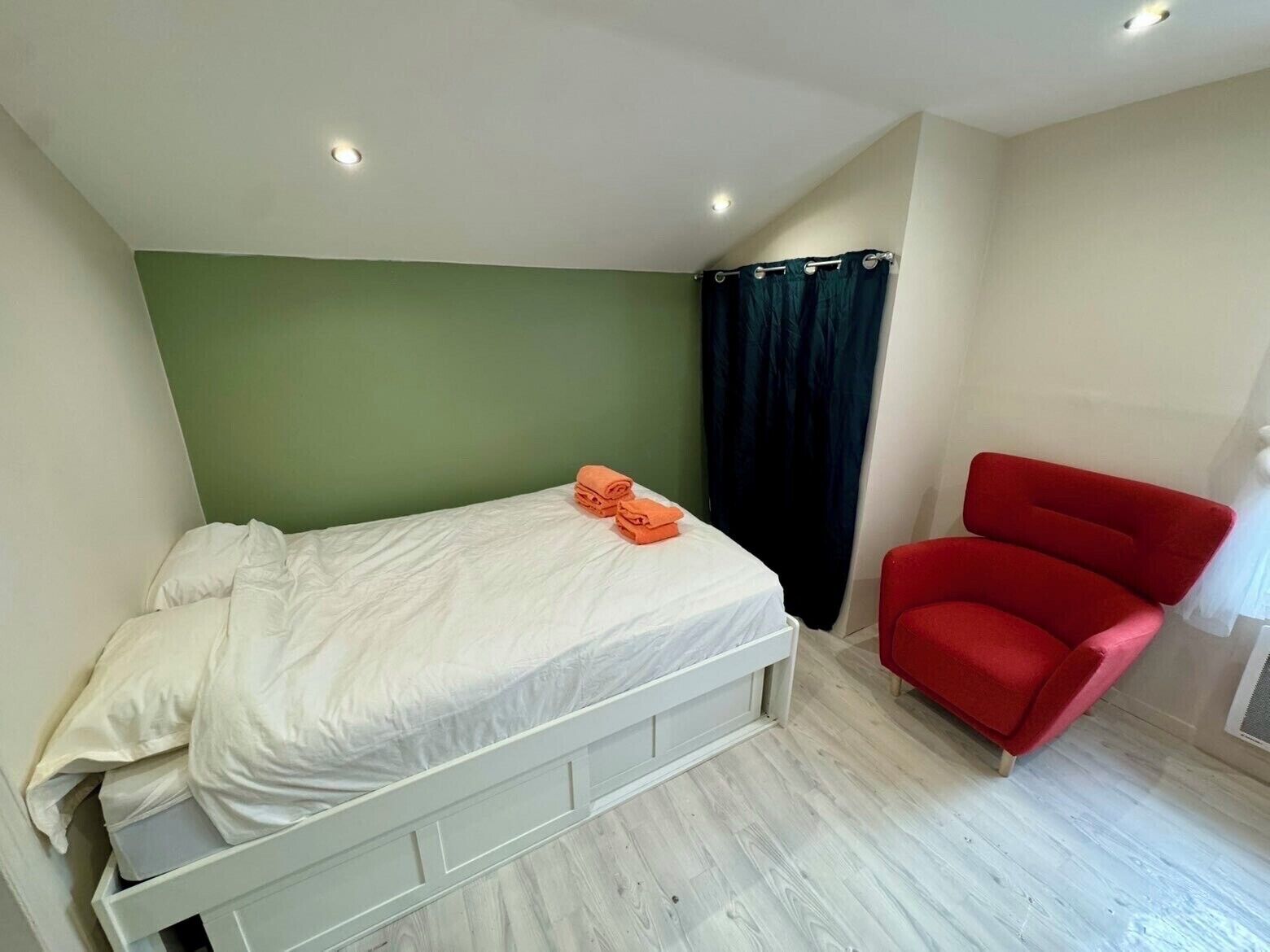1 bedroom, WiFi, bed sheets