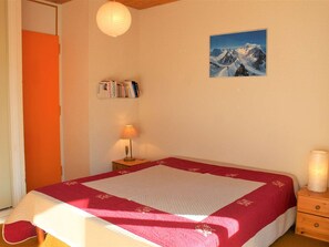 2 bedrooms