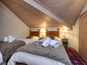 2 bedrooms, bed sheets