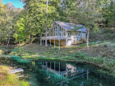 Legends Lodge: A woodland retreat near University of Alabama!