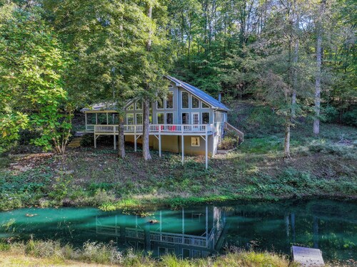 Legends Lodge: A woodland retreat near University of Alabama!