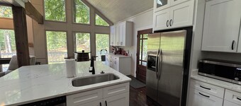 Legends Lodge: A woodland retreat near University of Alabama!