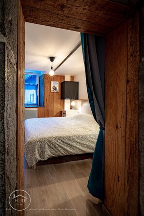 1 bedroom, iron/ironing board, free WiFi, bed sheets