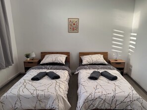 3 bedrooms, desk, free WiFi, bed sheets