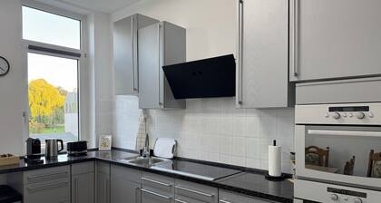 Blunest Apartment 1: 4-Room-Apartment with Parking