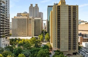 Exterior - 4F Chic Condo Retreat in Downtown Atlanta (Atlanta)