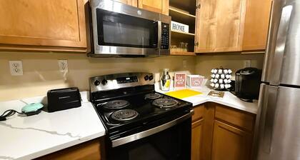 * NEW * 4BR Retreat | Heart of Campus w/ Parking