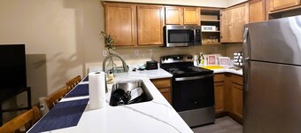 * NEW * 4BR Retreat | Heart of Campus w/ Parking