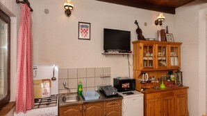 House | Private kitchen | Coffee/tea maker, fridge, microwave, oven - Holiday Home With hot Tube and 1 Room (Donja Stubica)