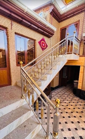 ํ
๋ผ์ค/ํํฐ์ค