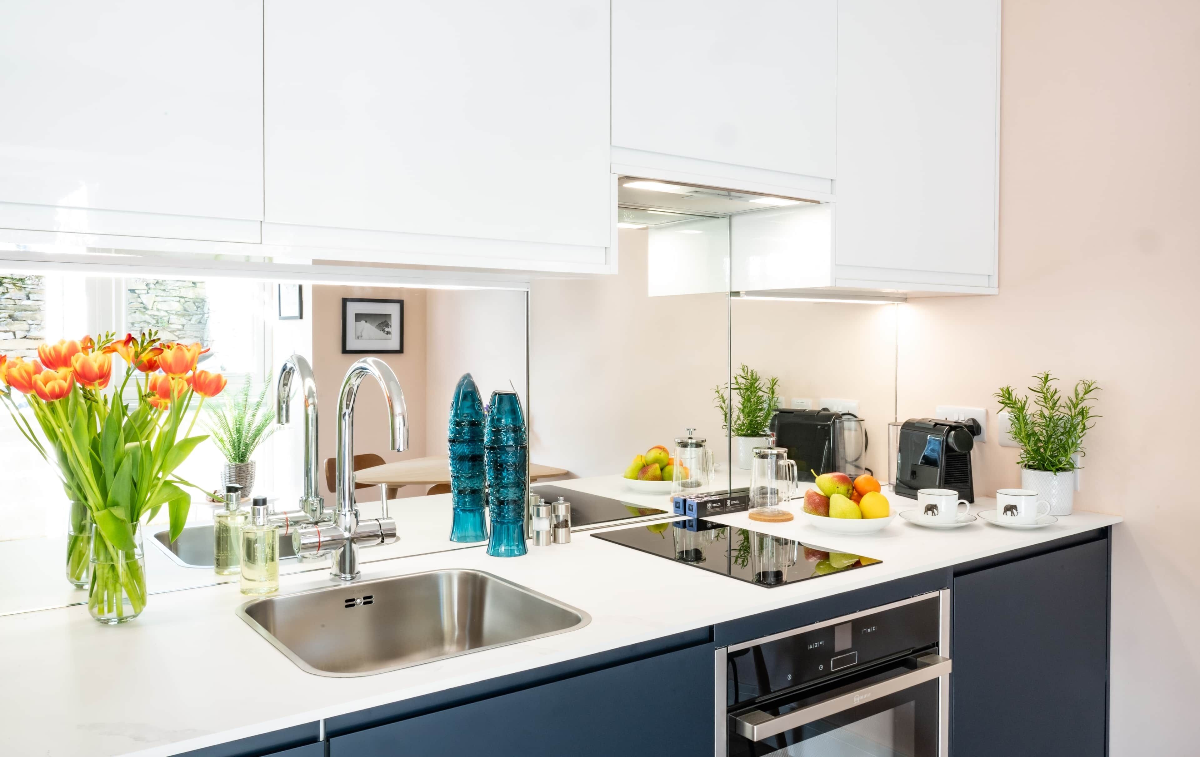 冰箱、微波炉、烤箱、炉灶