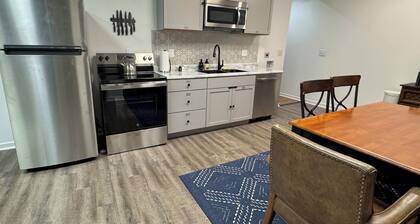 Heron’s Perch - Uptown Port Clinton, Jet Express, 5 minute walk to Beach