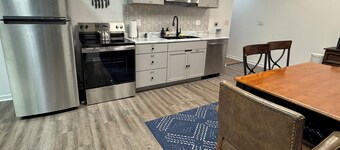 Heron’s Perch - Uptown Port Clinton, Jet Express, 5 minute walk to Beach