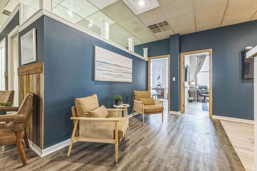 Heron’s Perch - Uptown Port Clinton, Jet Express, 5 minute walk to Beach