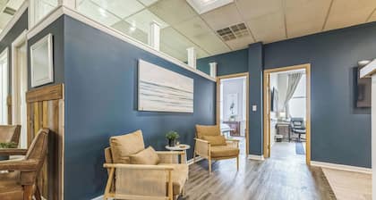 Heron’s Perch - Uptown Port Clinton, Jet Express, 5 minute walk to Beach