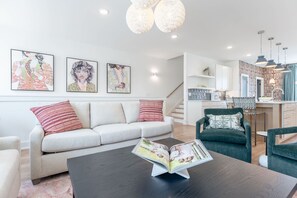 House | 4 bedrooms, desk, Internet