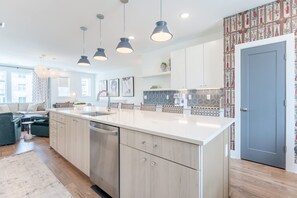 منزل | 4 عدّة غرف نوم وخدمة الإنترنت