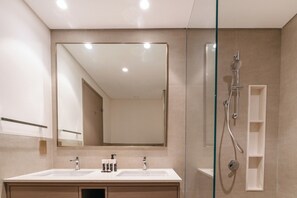 タオル、石鹸、トイレットペーパー