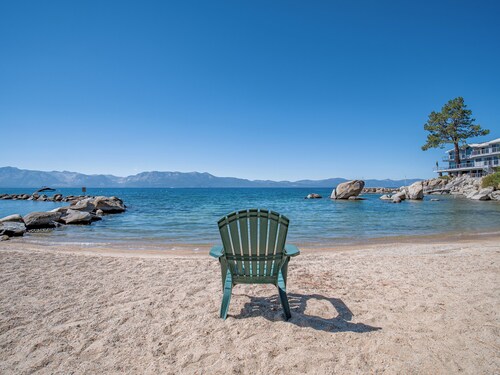 Skyland Luxury Getaway. Remodeled 4-Bedroom with Beach Access (ZC1016)