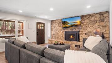 Smart TV, fireplace