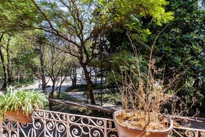 Apartment | 1 bedroom - w Chic Loft w/ Balcony in Trendy Roma Norte (Mexico City)