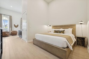 Bügeleisen/Bügelbrett, Reisekinderbett, WLAN, Bettwäsche