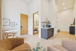 TV - Casa Castillo Studio 2 (Santa Barbara)