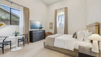 Iron/ironing board, travel cot, WiFi, bed sheets