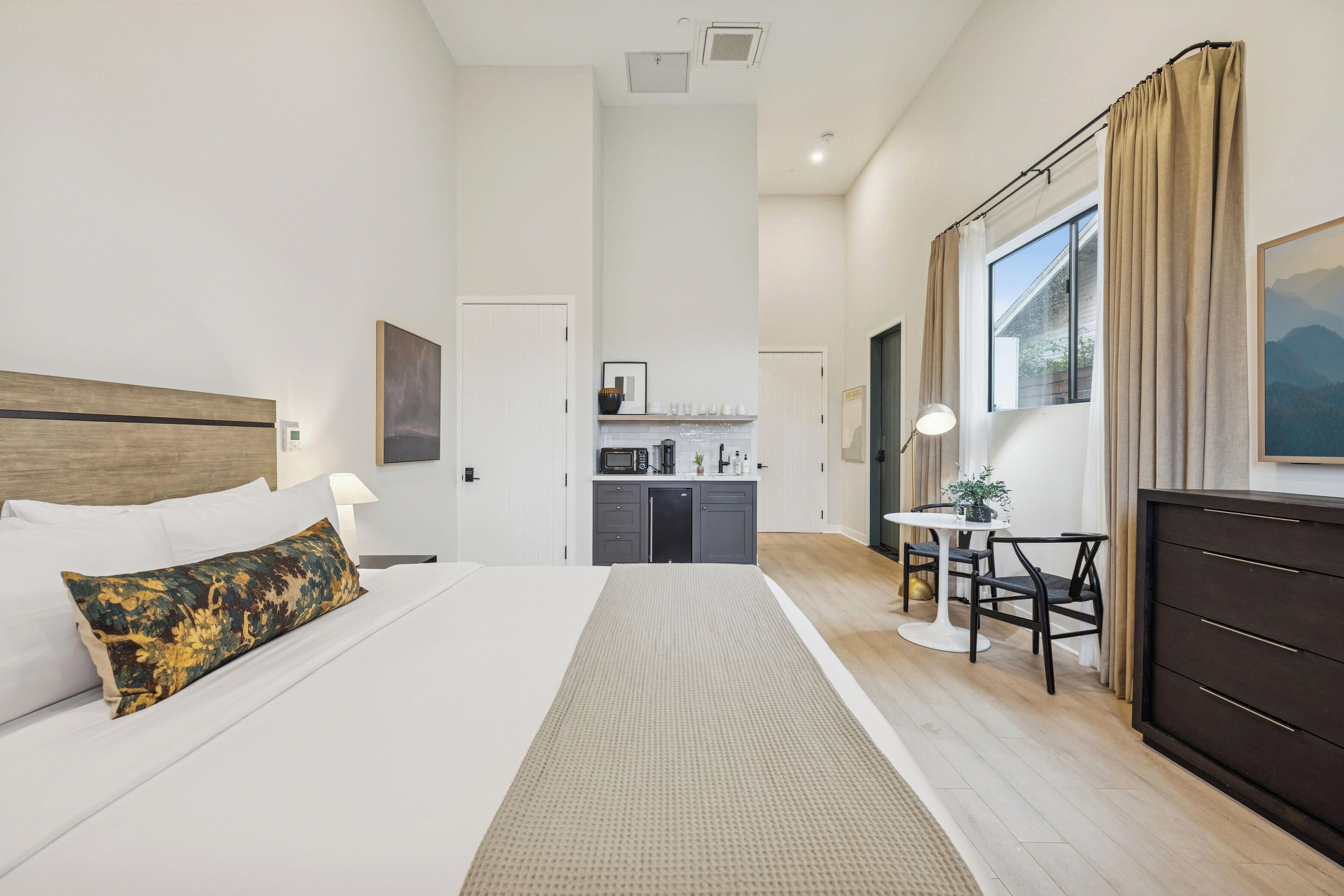 Strykejern/-brett, reiseseng for barn, wi-fi og sengetøy