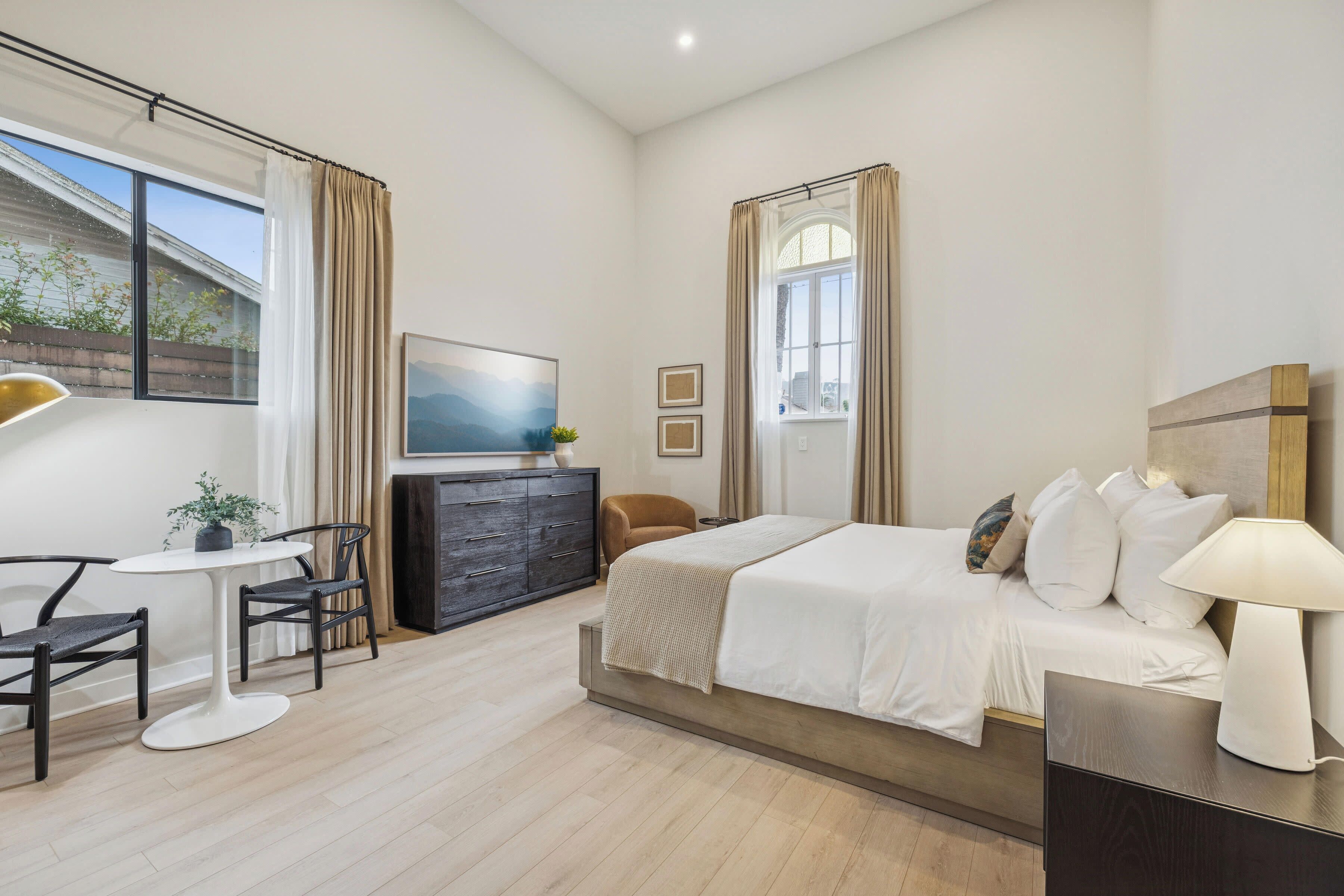 熨斗/熨衣板、旅行婴儿床、WiFi、床单