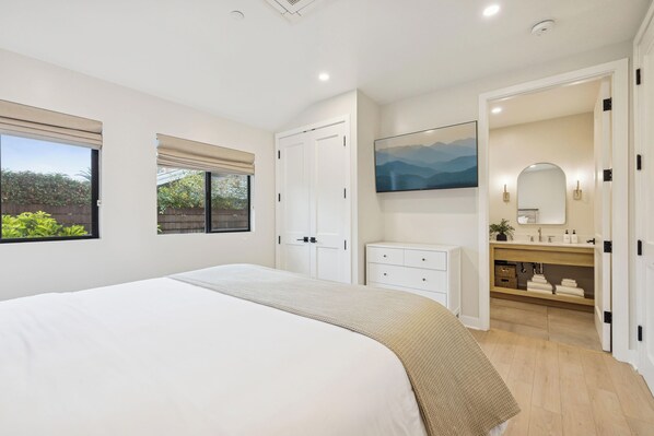 2 habitaciones, tabla de planchar con plancha, cuna de viaje y wifi