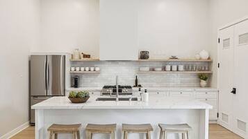 Coffee/tea maker, fridge, microwave, oven