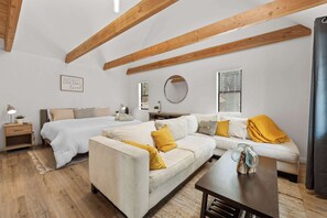 5 bedrooms, WiFi, bed sheets