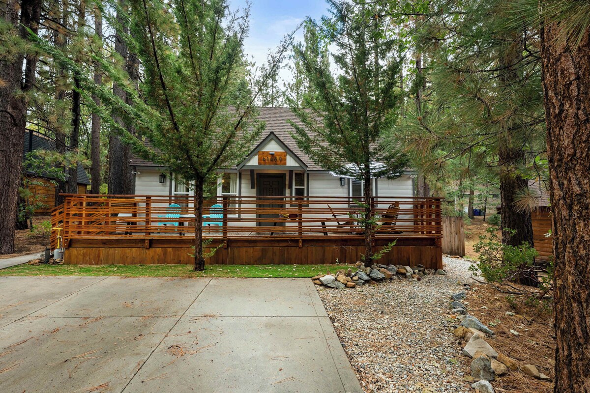 Navigate Stays 5BR Group Lodge Near Mountain & Fun