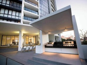 BBQ/picnic Area - Sky Lounge 4BR Sub Penthouse (Broadbeach)