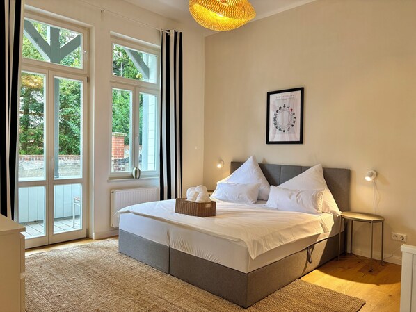 2 bedrooms, travel cot, free WiFi, bed sheets